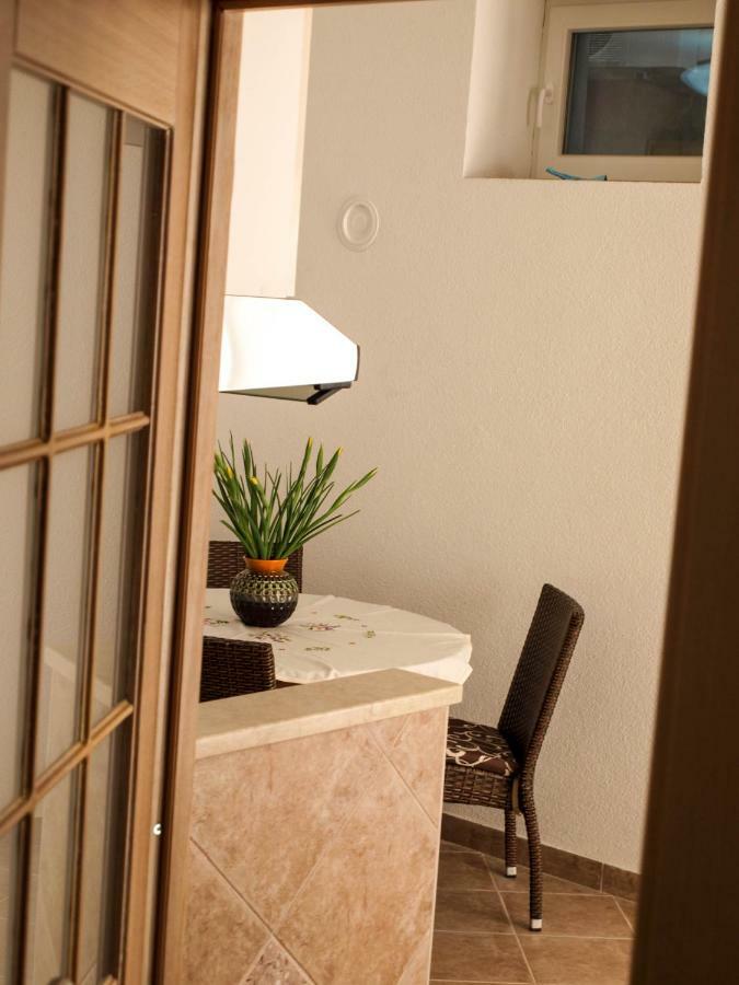 House Nataniel In Omis Near Sea Apartment Exterior foto