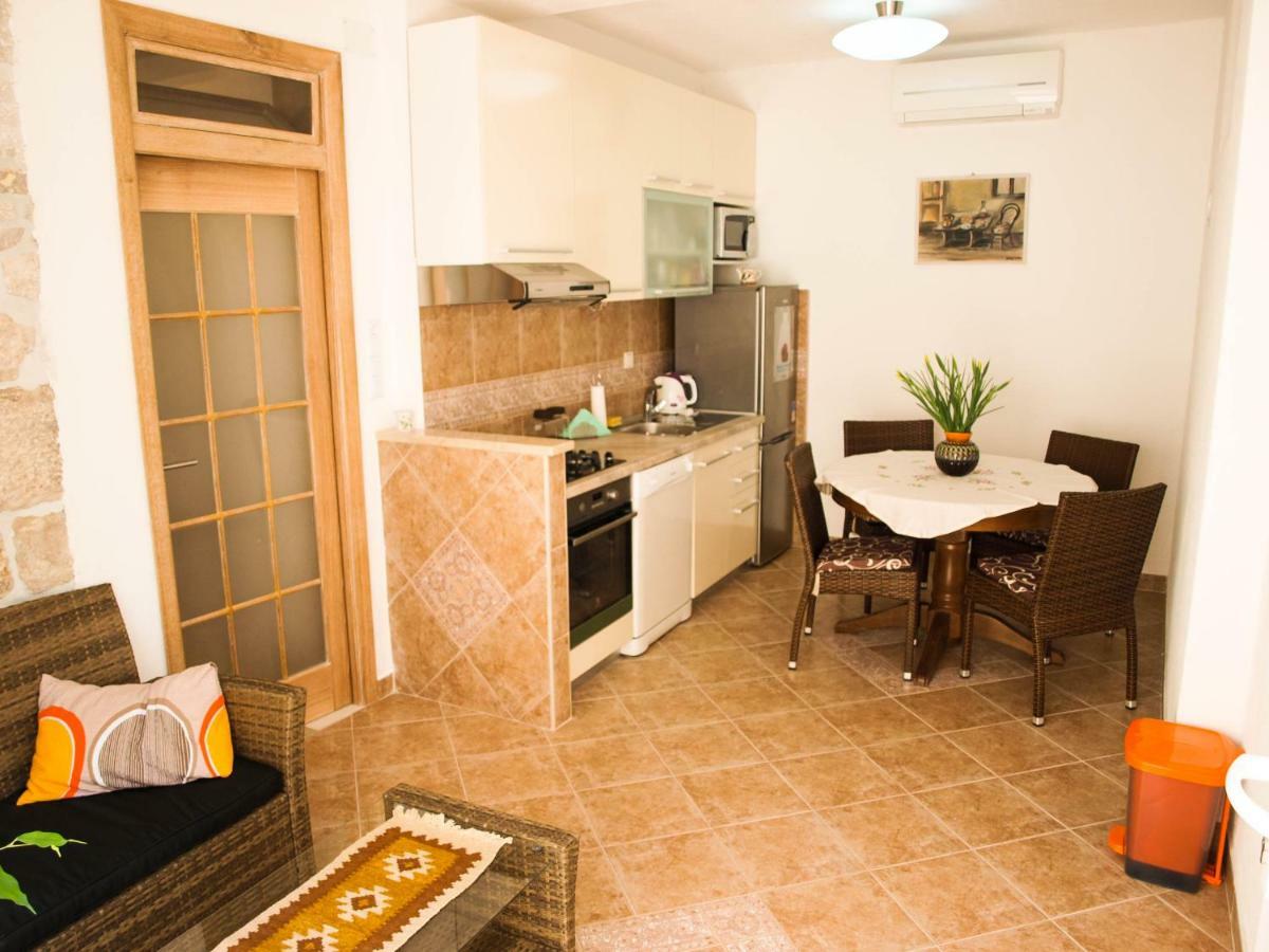 House Nataniel In Omis Near Sea Apartment Exterior foto