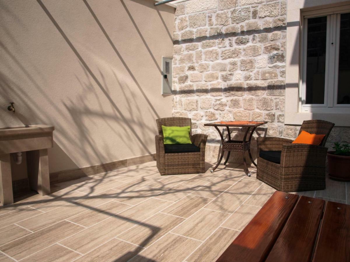 House Nataniel In Omis Near Sea Apartment Exterior foto