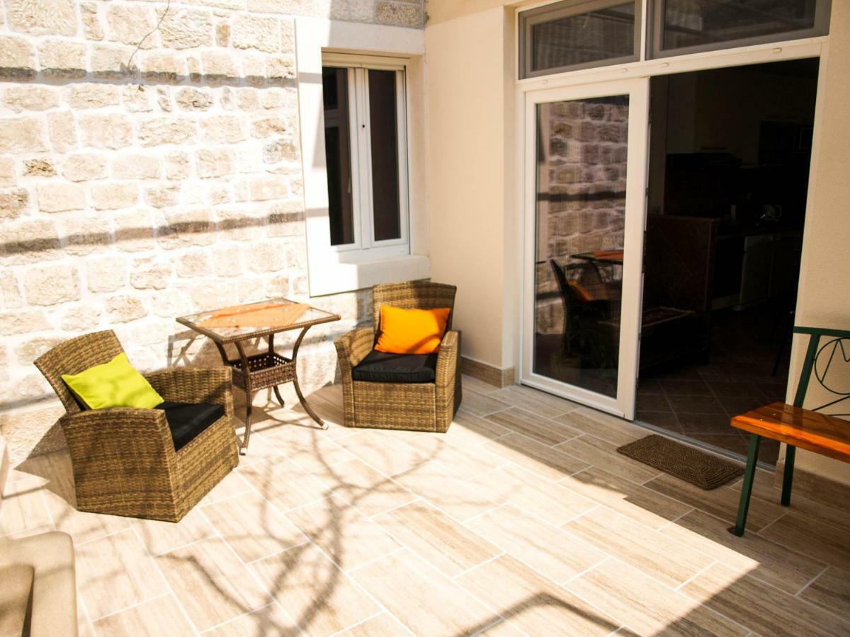 House Nataniel In Omis Near Sea Apartment Exterior foto