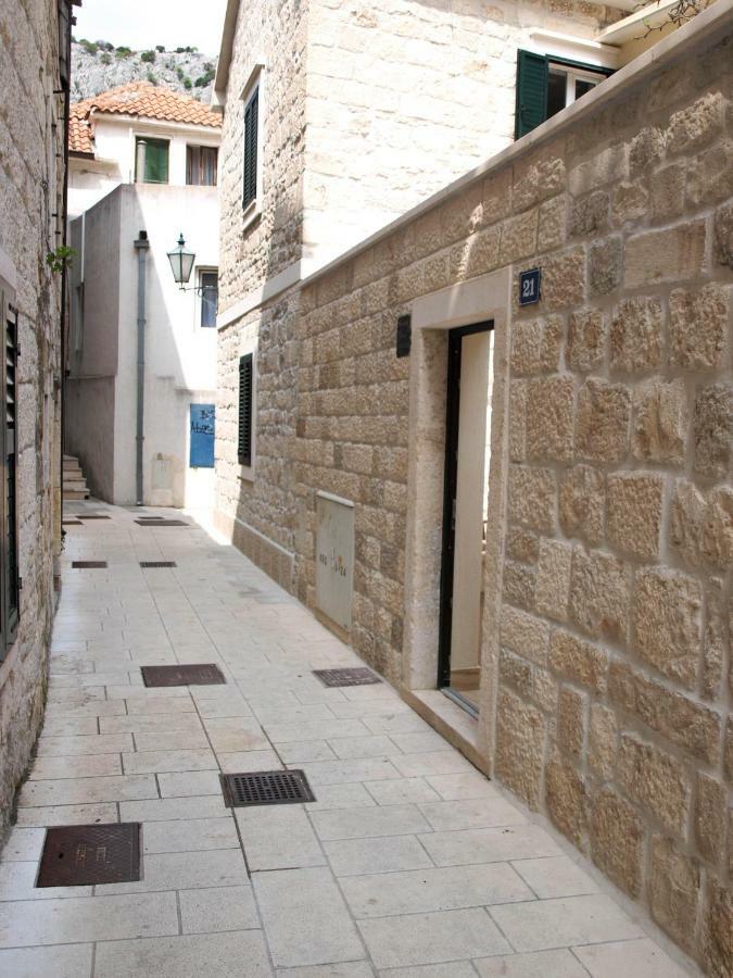 House Nataniel In Omis Near Sea Apartment Exterior foto