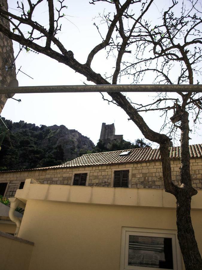 House Nataniel In Omis Near Sea Apartment Exterior foto