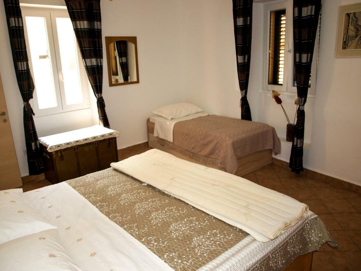 House Nataniel In Omis Near Sea Apartment Exterior foto