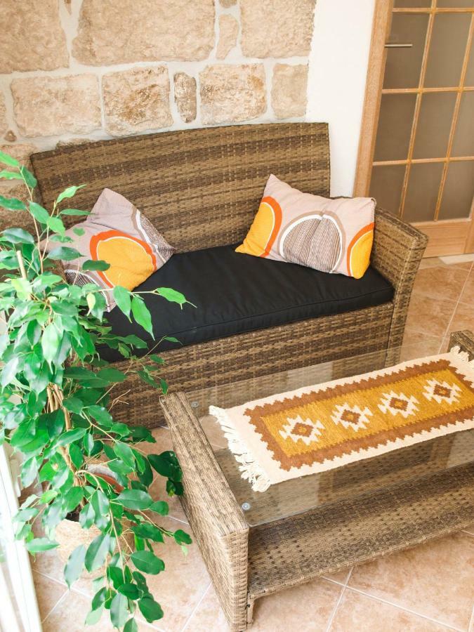 House Nataniel In Omis Near Sea Apartment Exterior foto