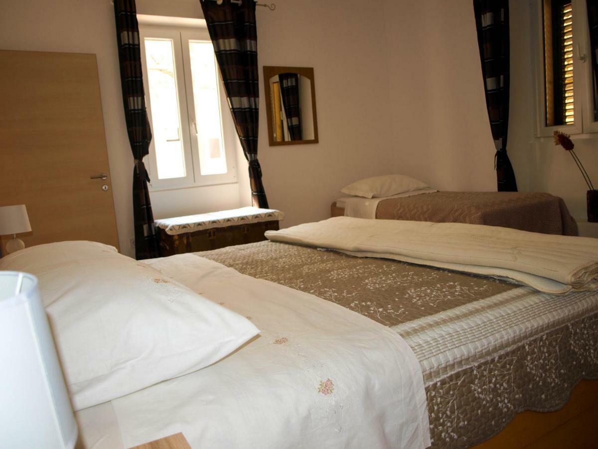 House Nataniel In Omis Near Sea Apartment Exterior foto