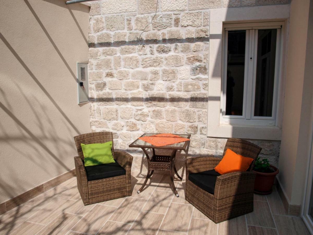 House Nataniel In Omis Near Sea Apartment Exterior foto