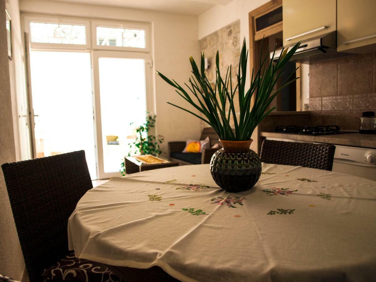 House Nataniel In Omis Near Sea Apartment Exterior foto