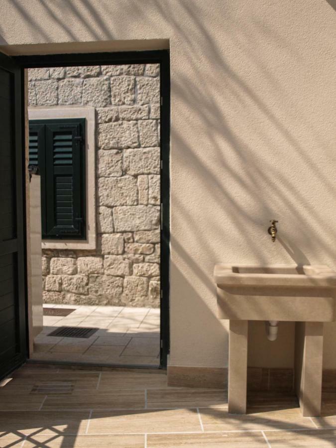 House Nataniel In Omis Near Sea Apartment Exterior foto
