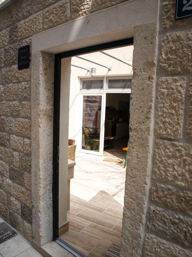 House Nataniel In Omis Near Sea Apartment Exterior foto